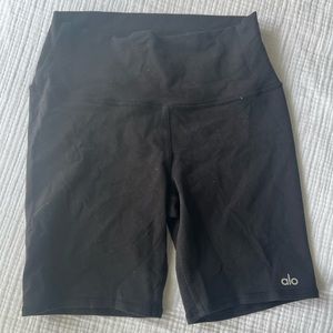 ALO YOGA BLACK BIKER SHORTS - worn 1x , size M